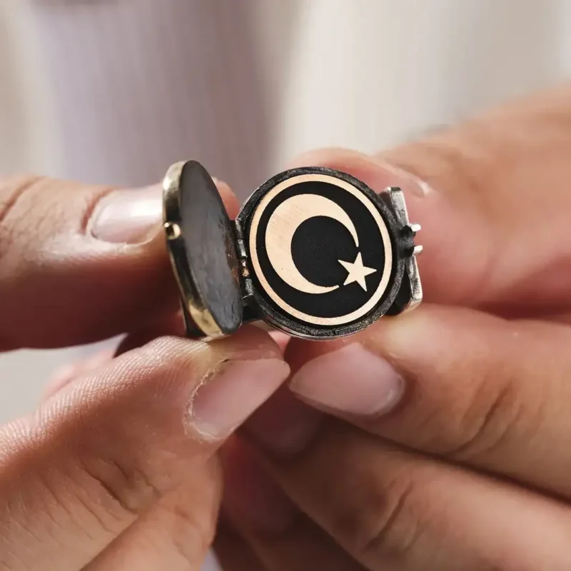Kapaklı Harfli ve Ay Yıldızlı Gümüş Yüzük