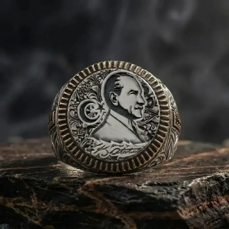 Atatürk Portreli ve İmzalı Ay Yıldızlı Gümüş Yüzük
