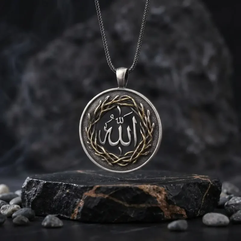 ottoman kuyumculuk yüzük kolye bileklik gümüş (3) Allah Yazılı Çelenk Detaylı Gümüş Kolye
